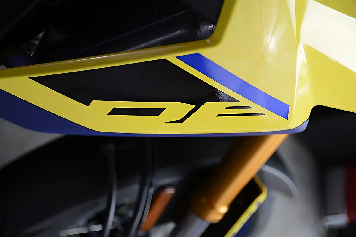 Used Suzuki V-Strom De Yellow - Interior and Exterior details 4