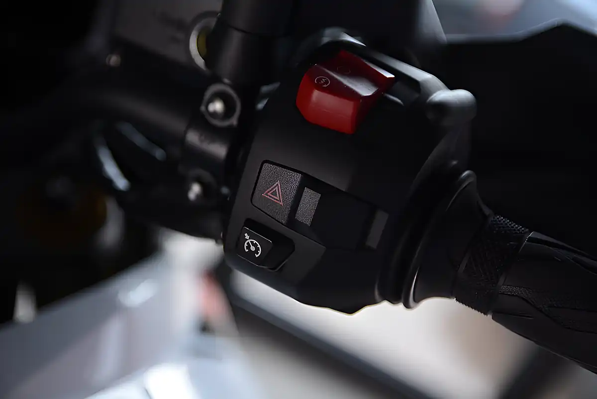 Used Suzuki V-Strom Re Grey - Interior and Exterior details 8