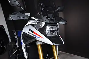 Used Suzuki V-Strom Tour Pack White - Interior and Exterior details 12