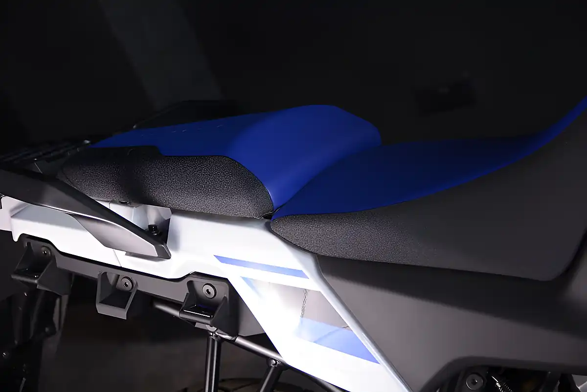 Used Suzuki V-Strom Tour Pack White - Interior and Exterior details 7
