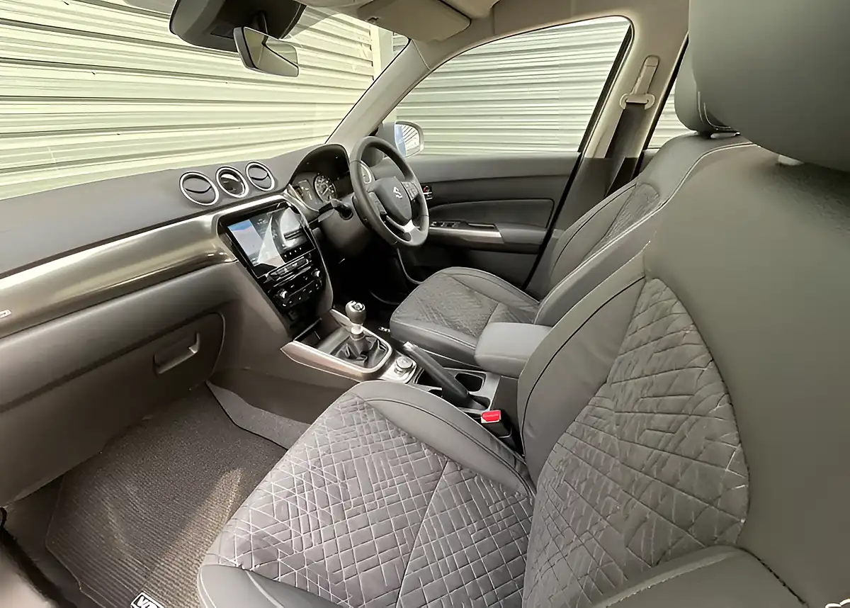 Used Suzuki Vitara Ultra Allgrip Savannah Ivory/Black Roof - Interior and Exterior details 10