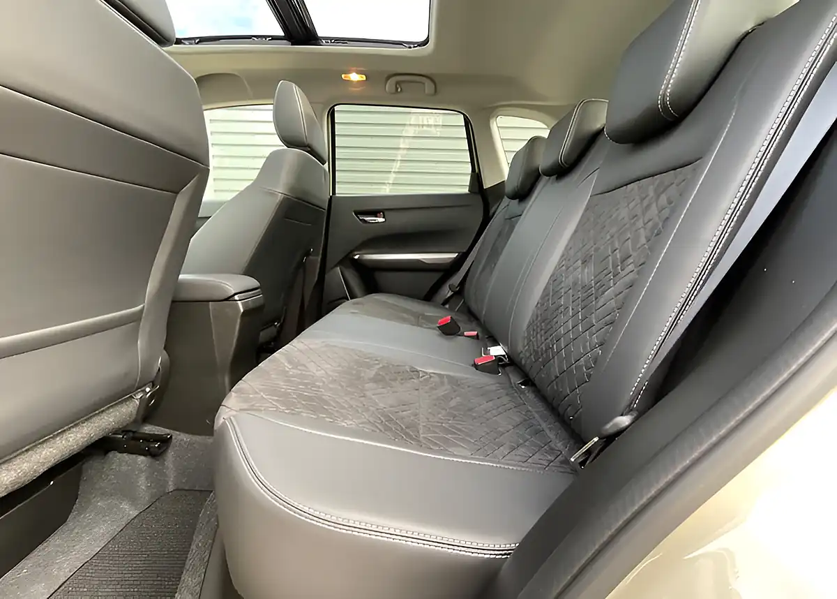 Used Suzuki Vitara Ultra Allgrip Savannah Ivory/Black Roof - Interior and Exterior details 14