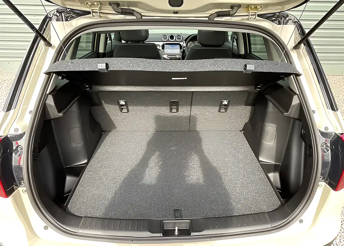 Used Suzuki Vitara Ultra Allgrip Savannah Ivory/Black Roof - Interior and Exterior details 18