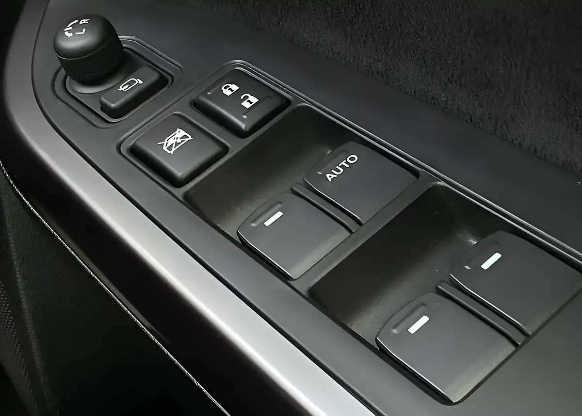 Used Suzuki Vitara Ultra Allgrip Savannah Ivory/Black Roof - Interior and Exterior details 19