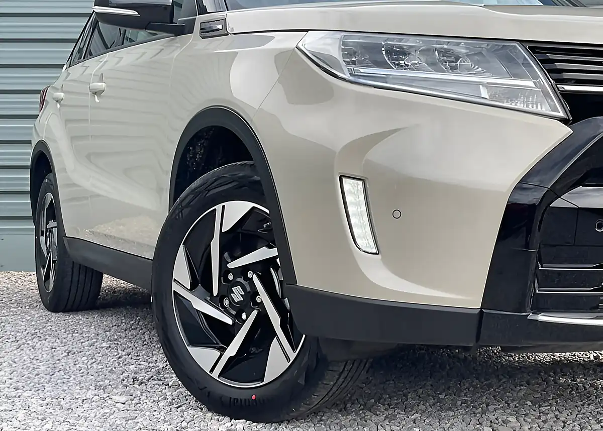 Used Suzuki Vitara Ultra Allgrip Savannah Ivory/Black Roof - Interior and Exterior details 3