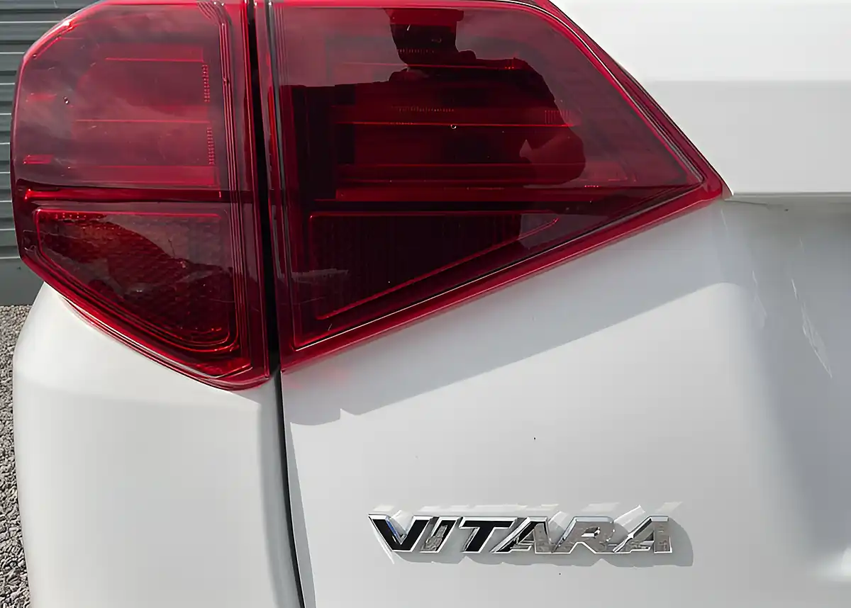 Used Suzuki Vitara Ultra Allgrip White - Interior and Exterior details 12