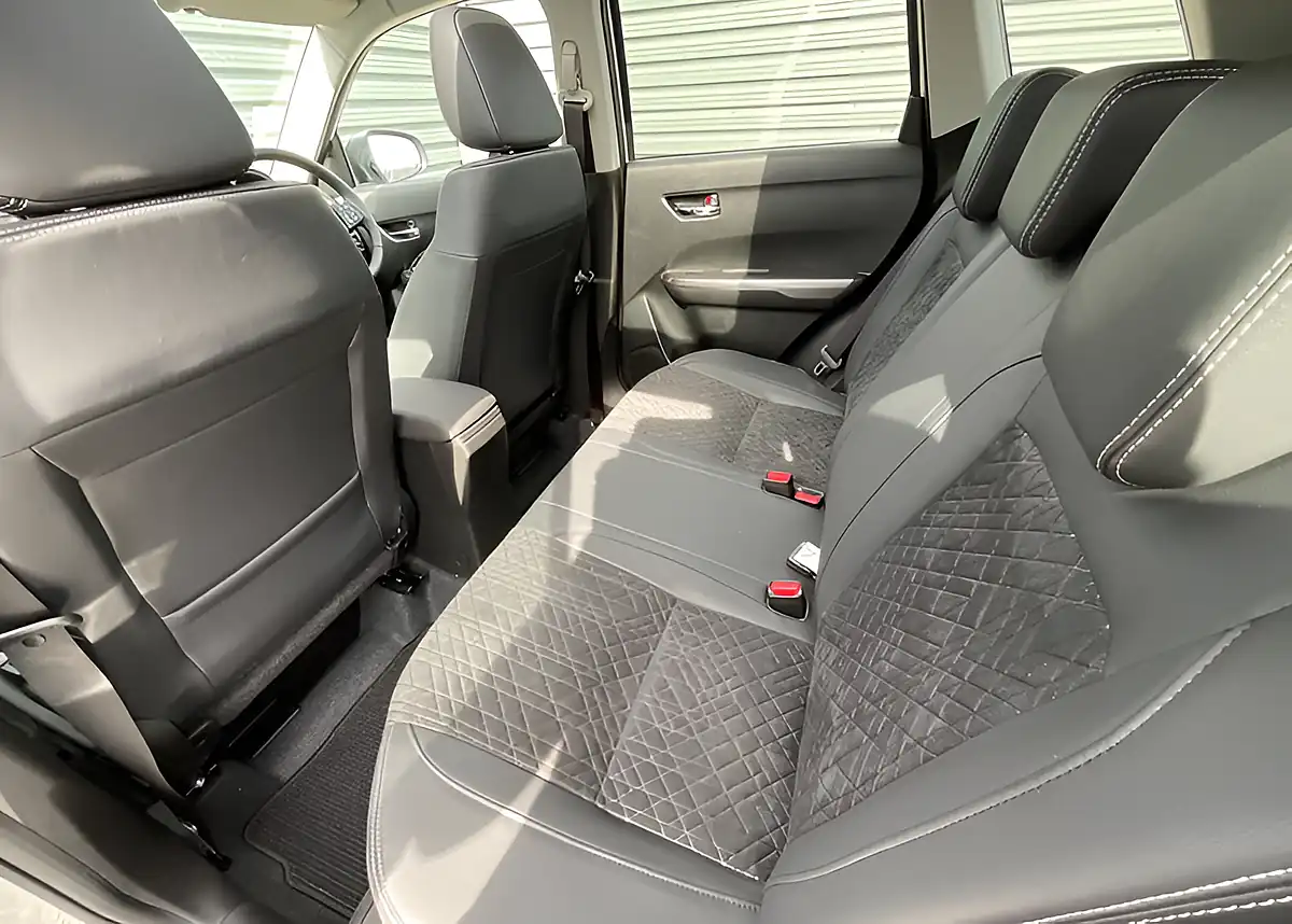 Used Suzuki Vitara Ultra Allgrip White - Interior and Exterior details 13