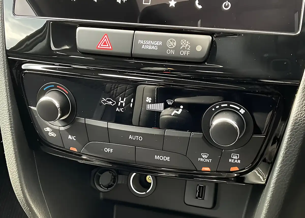 Used Suzuki Vitara Ultra Allgrip White - Interior and Exterior details 15