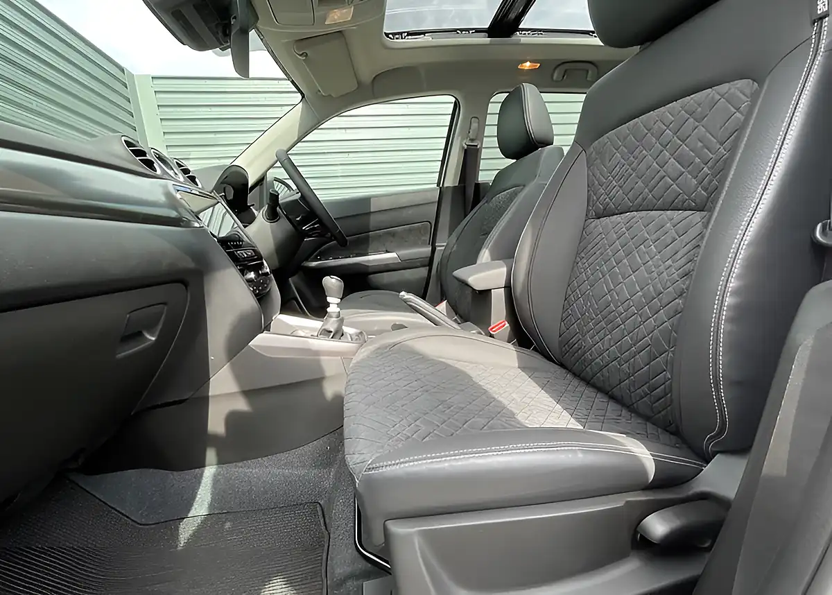 Used Suzuki Vitara Ultra Allgrip White - Interior and Exterior details 16