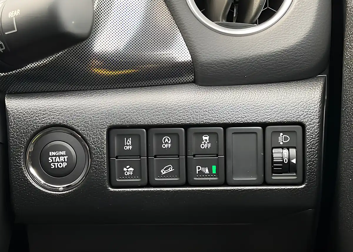 Used Suzuki Vitara Ultra Allgrip White - Interior and Exterior details 19