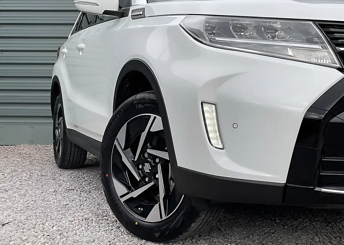 Used Suzuki Vitara Ultra Allgrip White - Interior and Exterior details 2