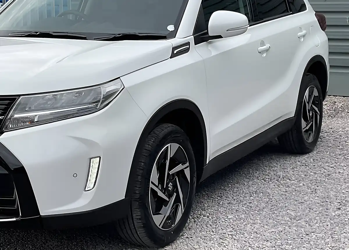 Used Suzuki Vitara Ultra Allgrip White - Interior and Exterior details 5