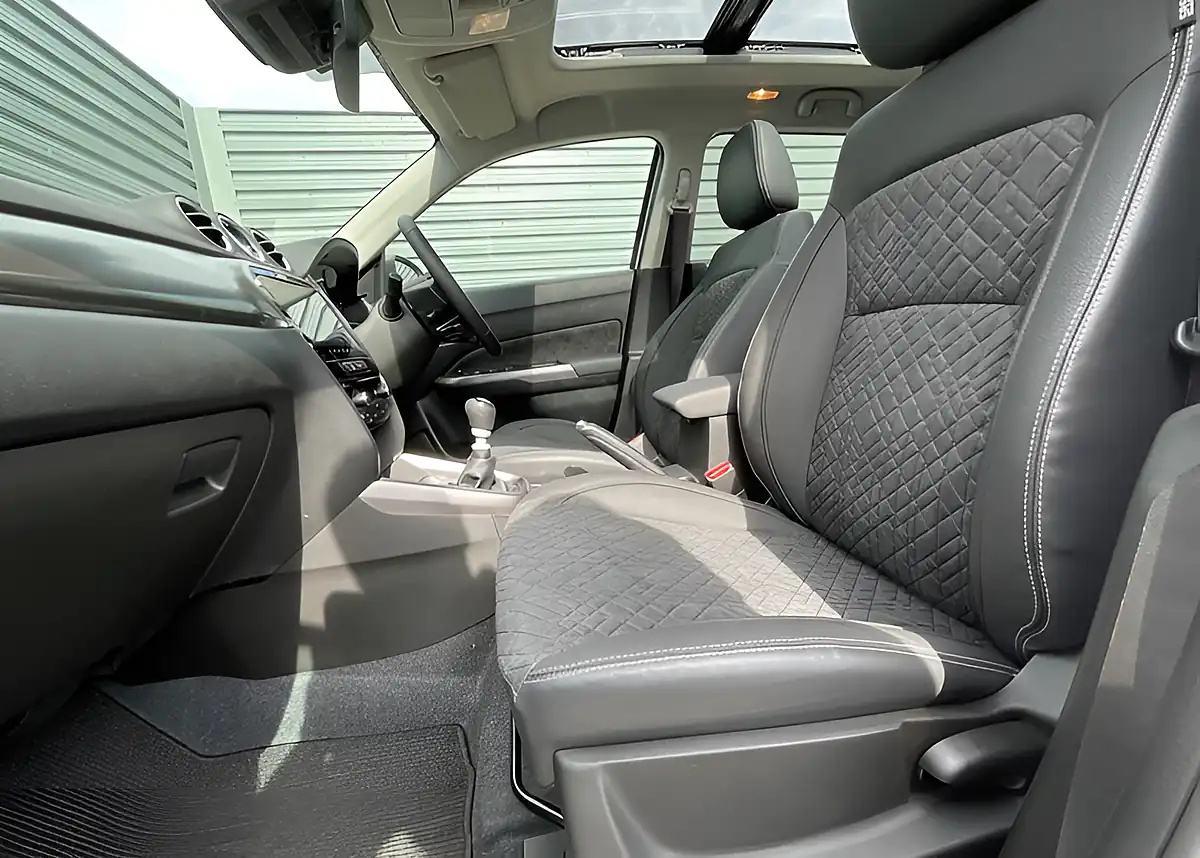 Used Suzuki Vitara Ultra Allgrip White - Interior and Exterior details 8