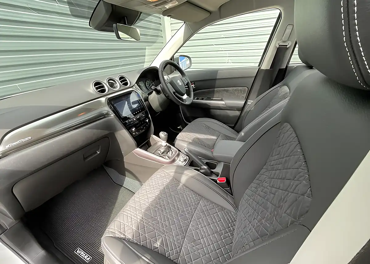 Used Suzuki Vitara Ultra Allgrip White - Interior and Exterior details 9