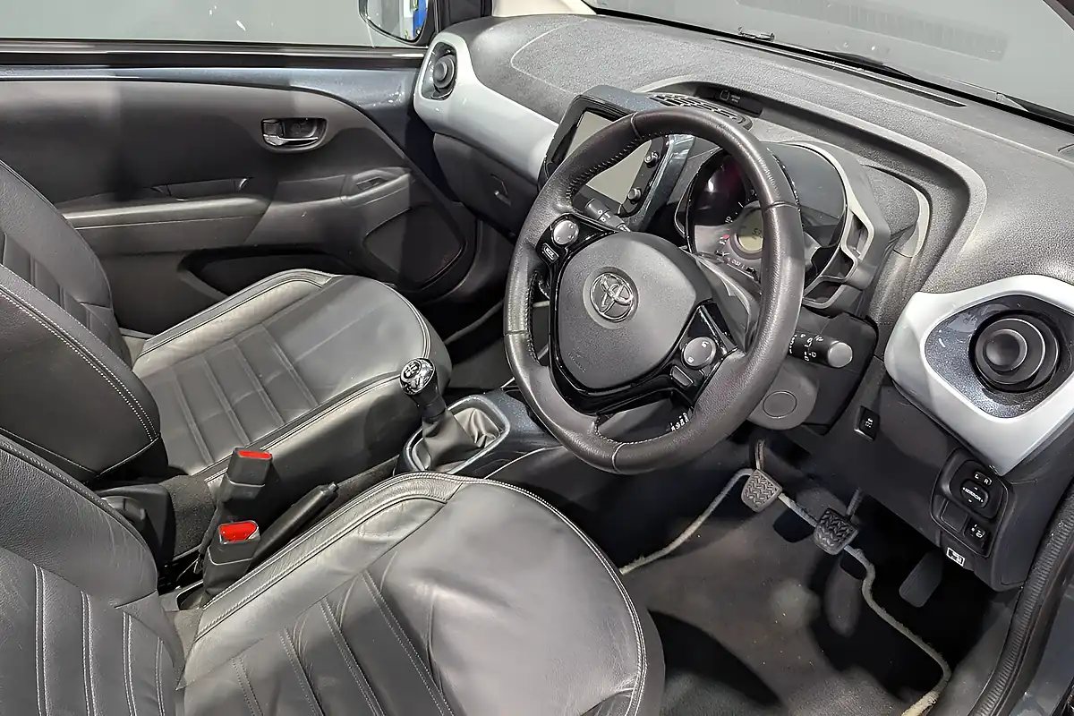Used Toyota Aygo X-Clusiv 2 X-Wave - Interior and Exterior details 12