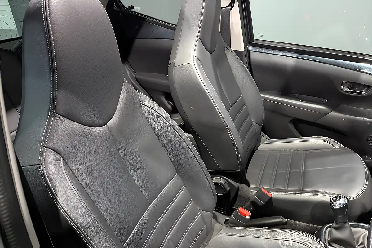 Used Toyota Aygo X-Clusiv 2 X-Wave - Interior and Exterior details 14