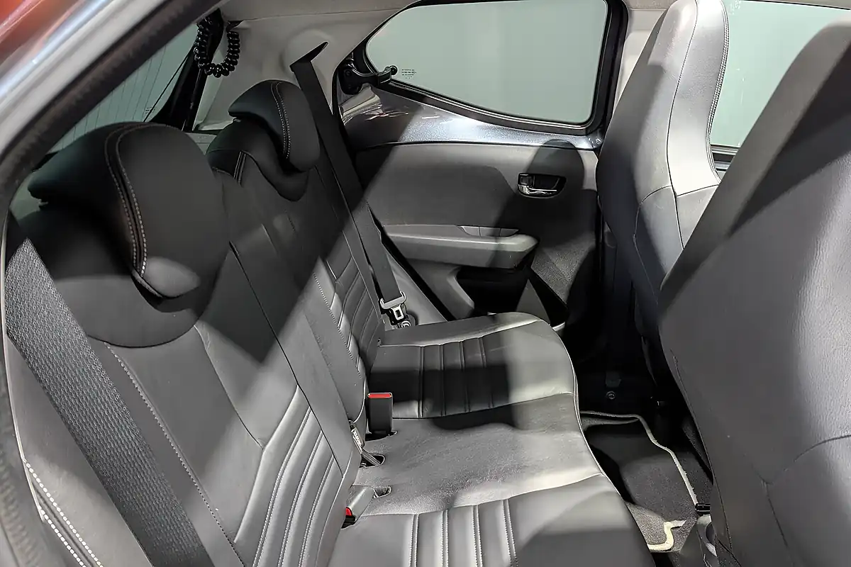 Used Toyota Aygo X-Clusiv 2 X-Wave - Interior and Exterior details 15