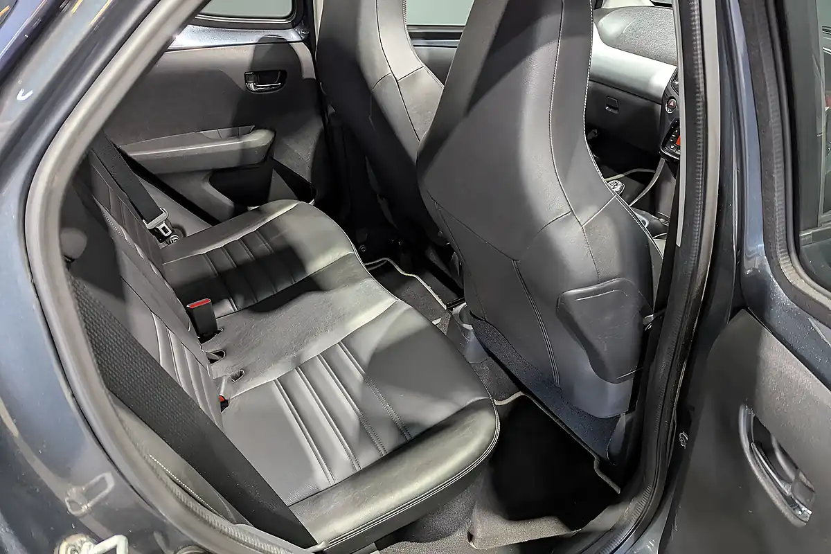 Used Toyota Aygo X-Clusiv 2 X-Wave - Interior and Exterior details 16