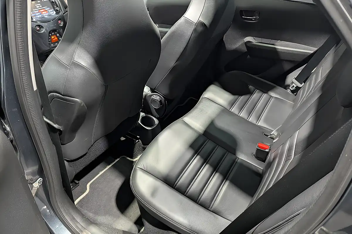 Used Toyota Aygo X-Clusiv 2 X-Wave - Interior and Exterior details 19
