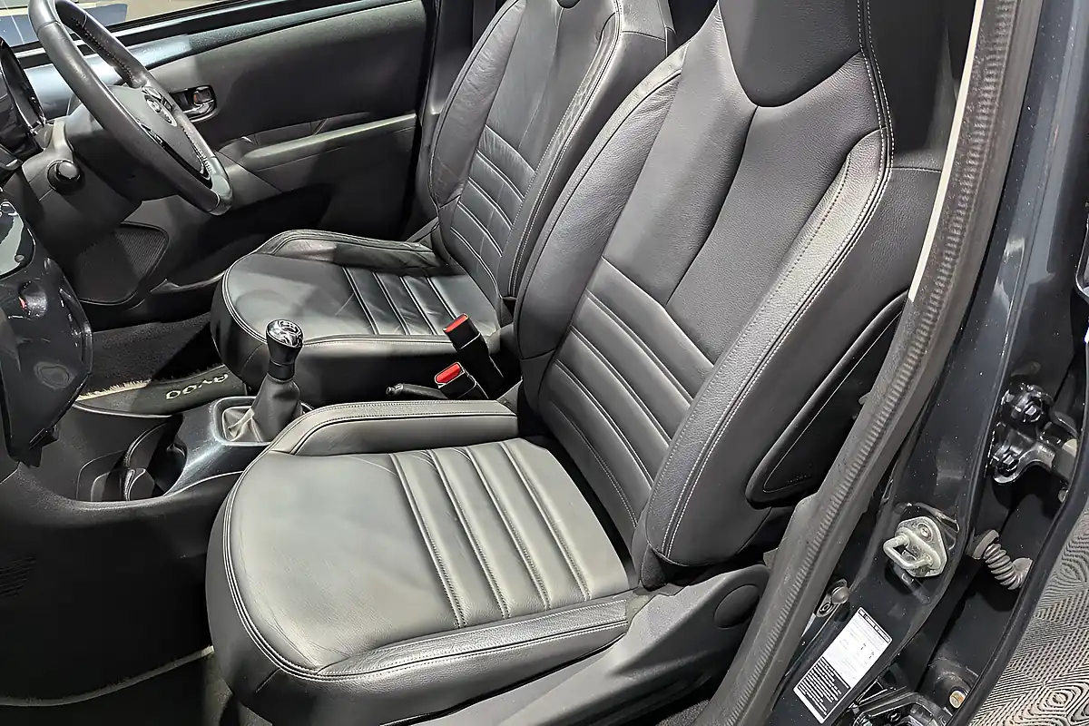 Used Toyota Aygo X-Clusiv 2 X-Wave - Interior and Exterior details 20