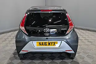 Used Toyota Aygo X-Clusiv 2 X-Wave - Interior and Exterior details 5
