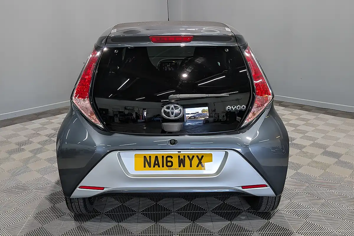 Used Toyota Aygo X-Clusiv 2 X-Wave - Interior and Exterior details 5