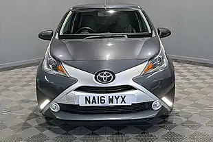 Used Toyota Aygo X-Clusiv 2 X-Wave - Interior and Exterior details 9