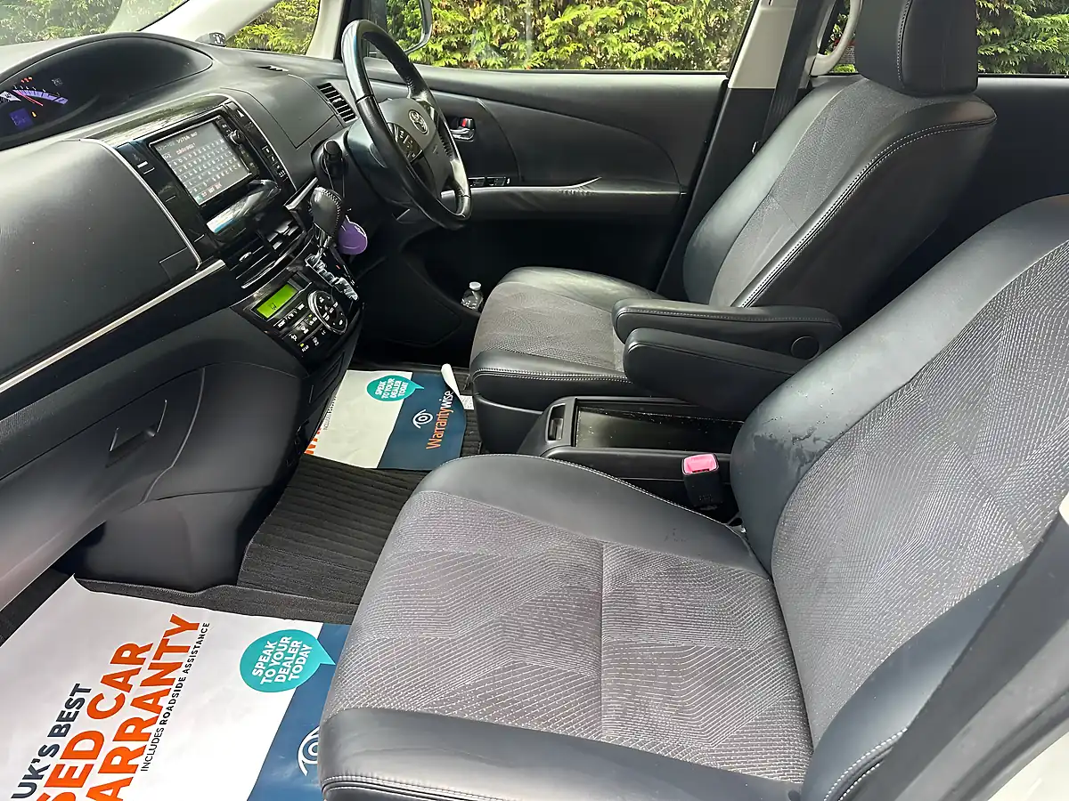 Used Toyota Estima Aeras White - Interior and Exterior details 10
