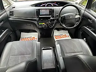 Used Toyota Estima Aeras White - Interior and Exterior details 11