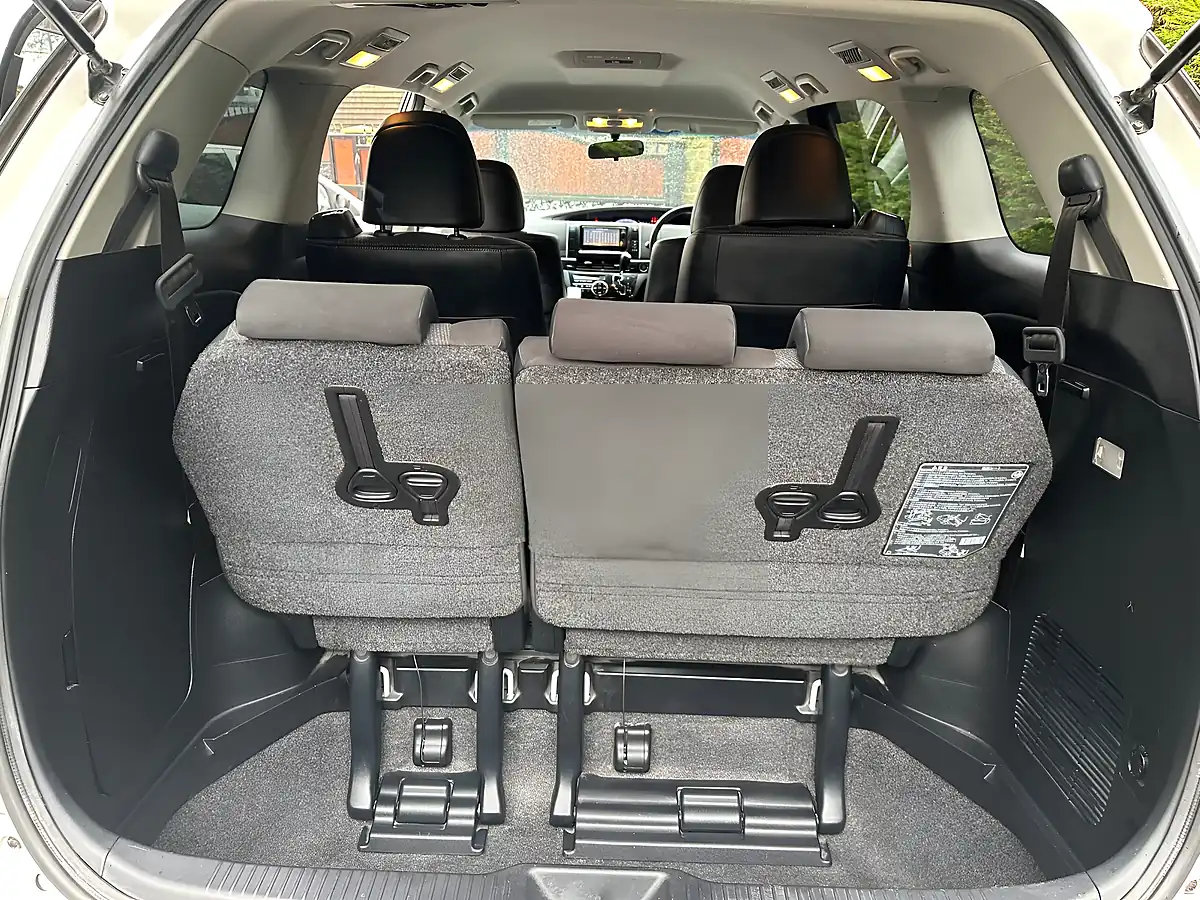 Used Toyota Estima Aeras White - Interior and Exterior details 14