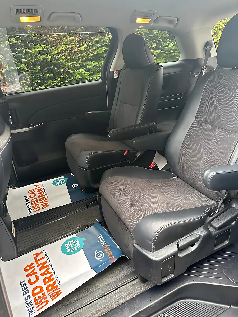 Used Toyota Estima Aeras White - Interior and Exterior details 16