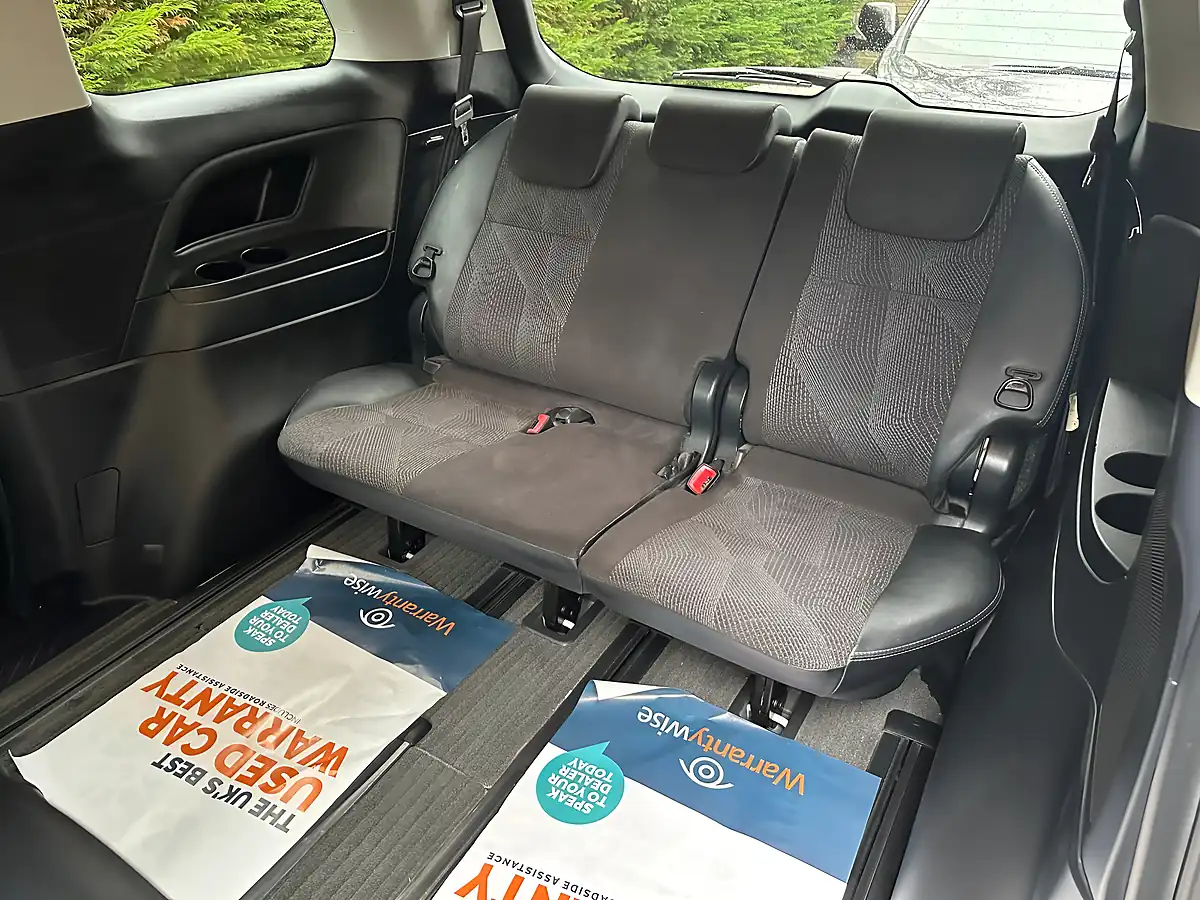 Used Toyota Estima Aeras White - Interior and Exterior details 18
