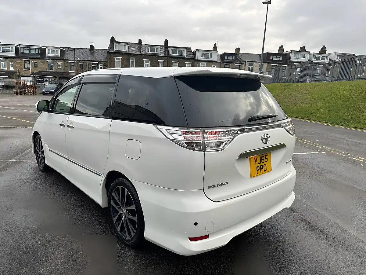 Used Toyota Estima Aeras White - Interior and Exterior details 3