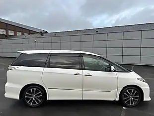 Used Toyota Estima Aeras White - Interior and Exterior details 5