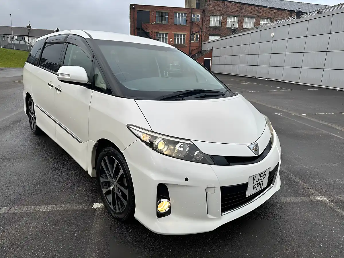 Used Toyota Estima Aeras White - Interior and Exterior details 7