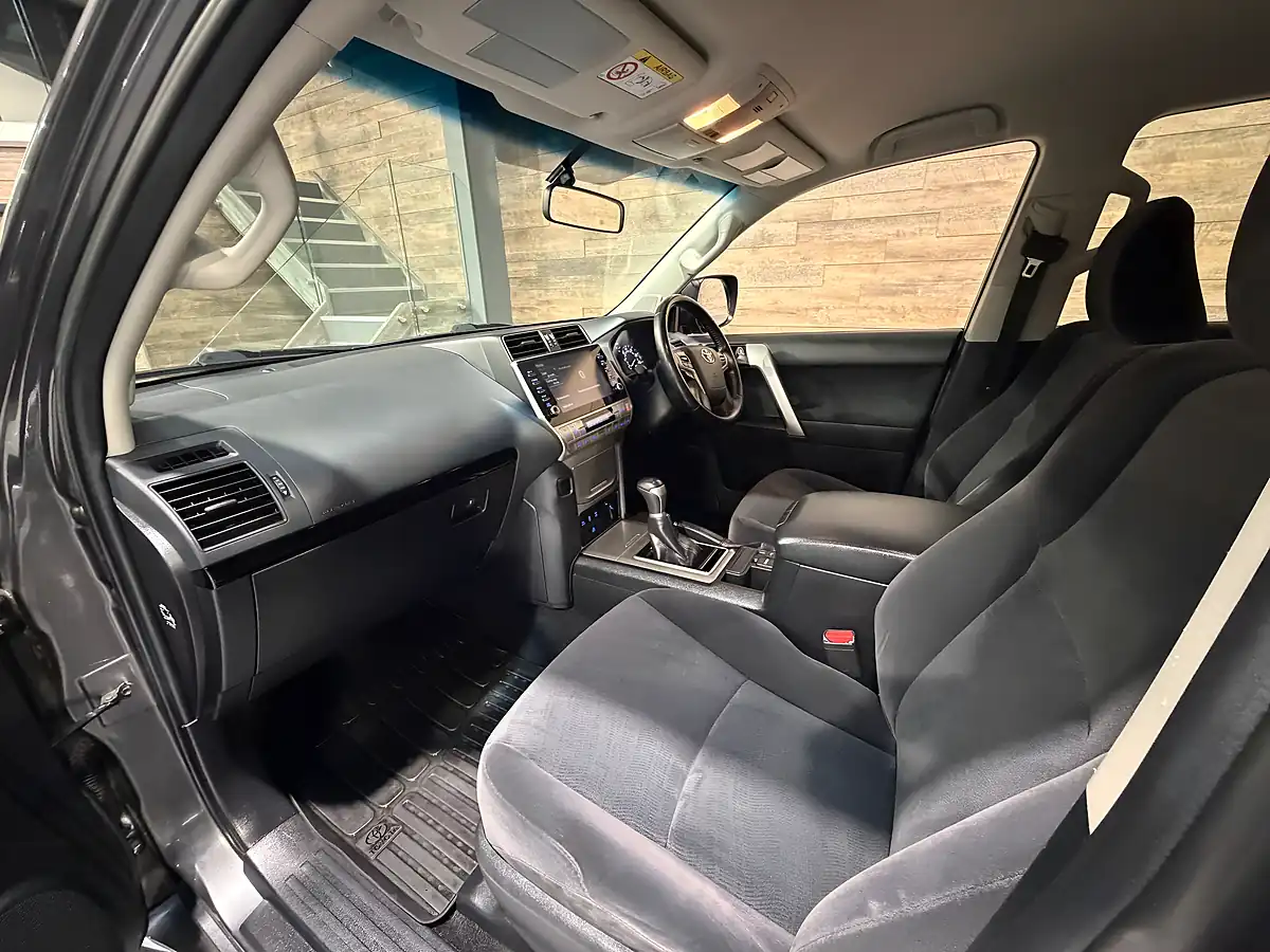 Used Toyota Land Cruiser Active (navi) Decuma Grey - Interior and Exterior details 9