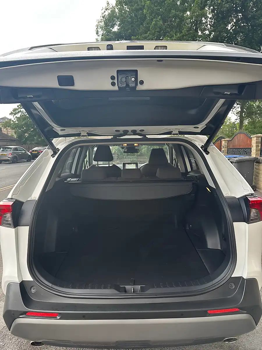 Used Toyota RAV4 Design White - Interior and Exterior details 14