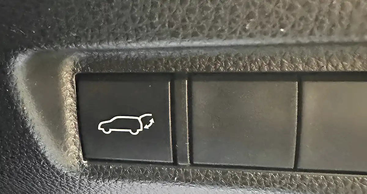 Used Toyota RAV4 Design White - Interior and Exterior details 15