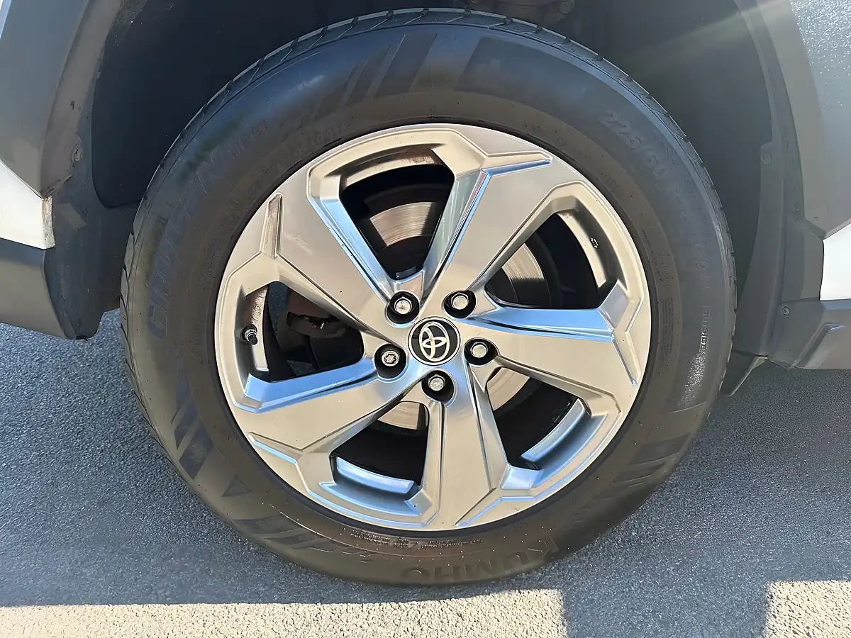 Used Toyota RAV4 Design White - Interior and Exterior details 8