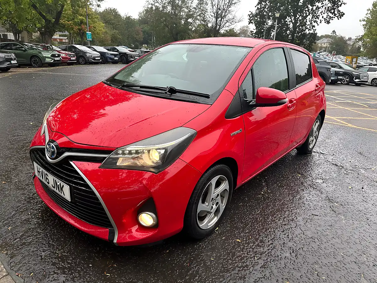 Used Toyota Yaris Excel Red - Interior and Exterior details 13