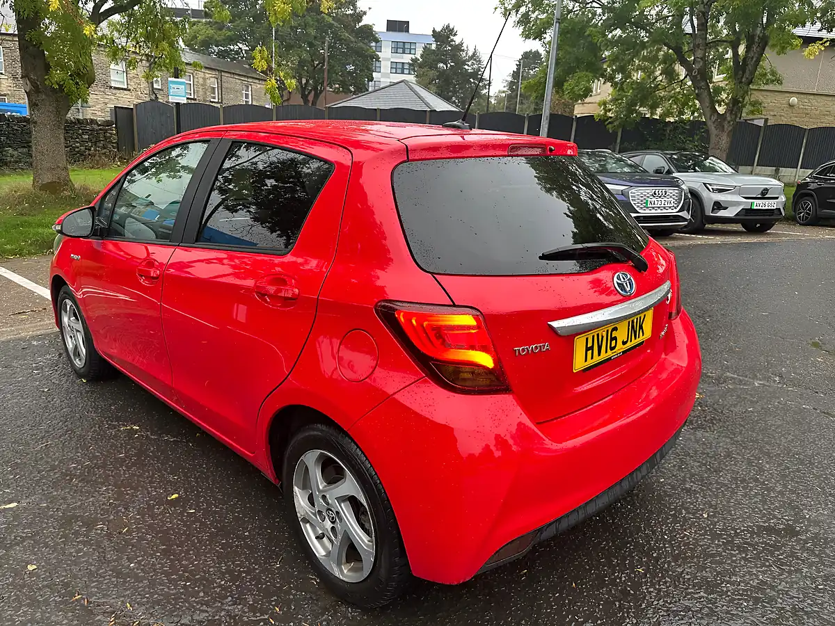 Used Toyota Yaris Excel Red - Interior and Exterior details 15