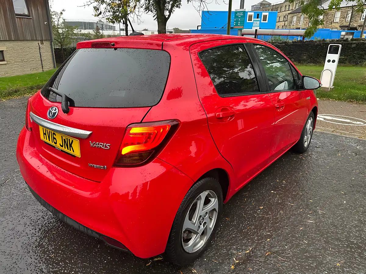 Used Toyota Yaris Excel Red - Interior and Exterior details 16