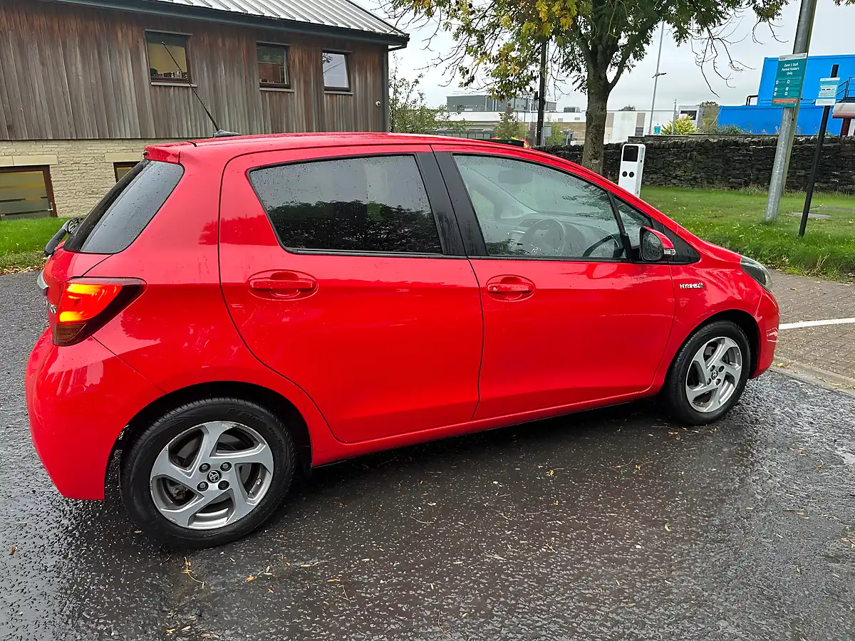 Used Toyota Yaris Excel Red - Interior and Exterior details 17