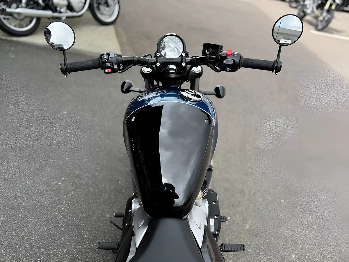 Used Triumph Bobber Interstellar Blue - Interior and Exterior details 10