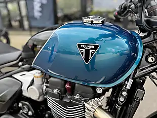 Used Triumph Bobber Interstellar Blue - Interior and Exterior details 11