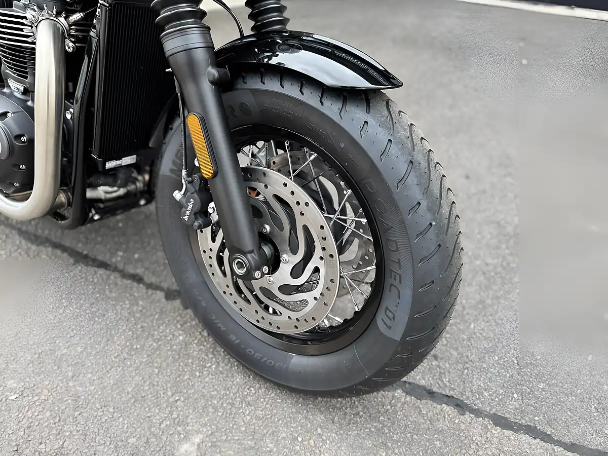 Used Triumph Bobber Interstellar Blue - Interior and Exterior details 12