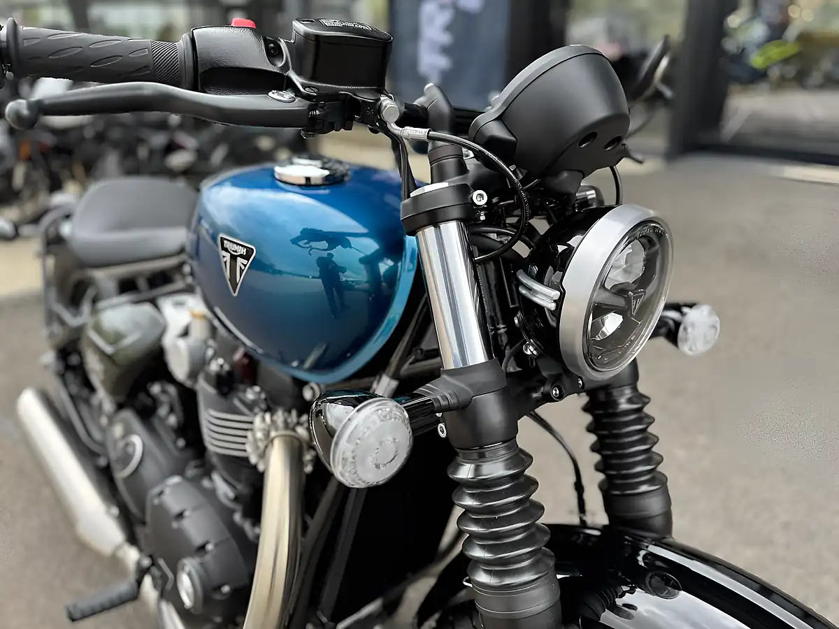 Used Triumph Bobber Interstellar Blue - Interior and Exterior details 13