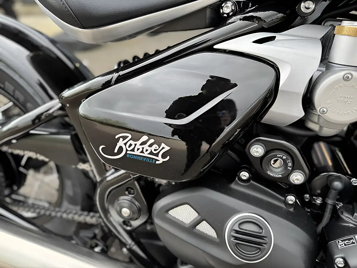 Used Triumph Bobber Interstellar Blue - Interior and Exterior details 14