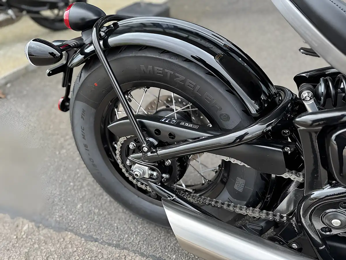 Used Triumph Bobber Interstellar Blue - Interior and Exterior details 16