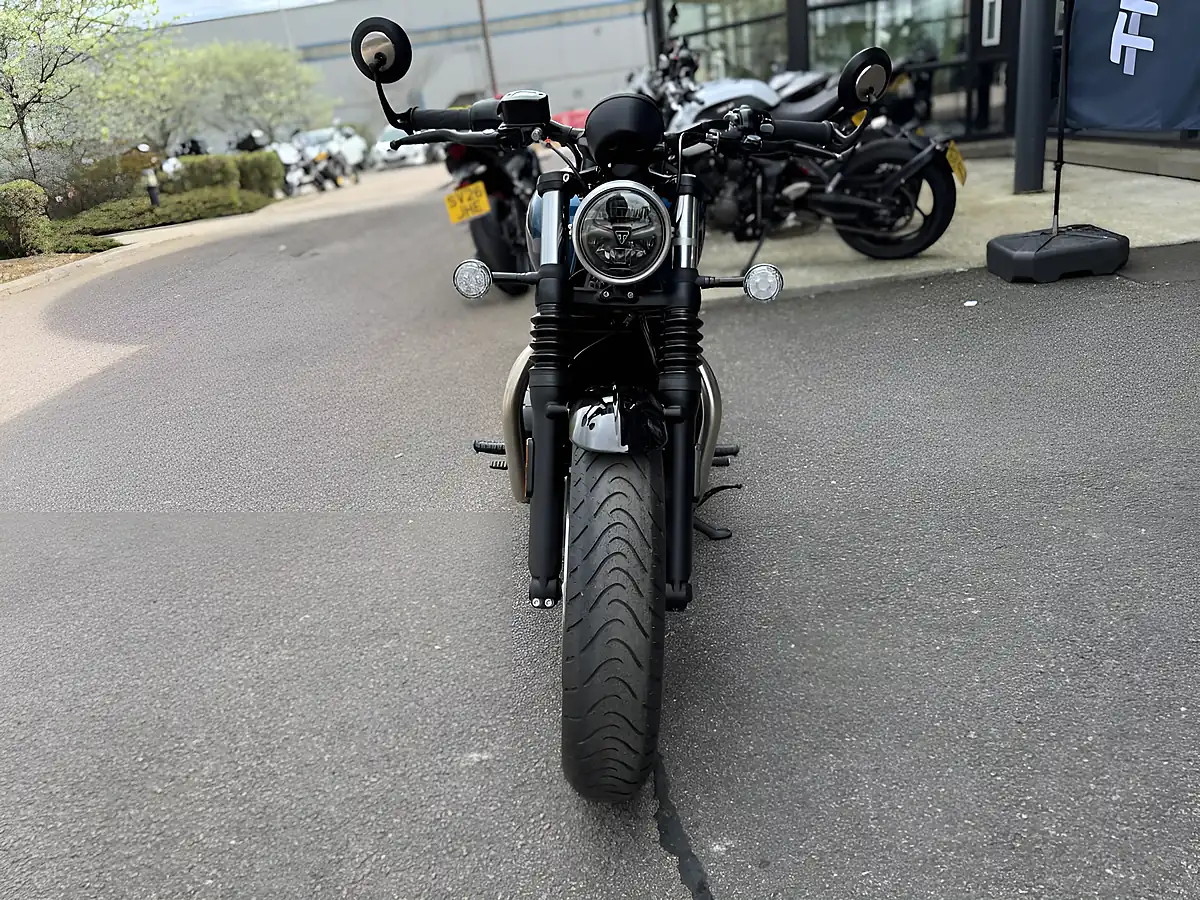 Used Triumph Bobber Interstellar Blue - Interior and Exterior details 5